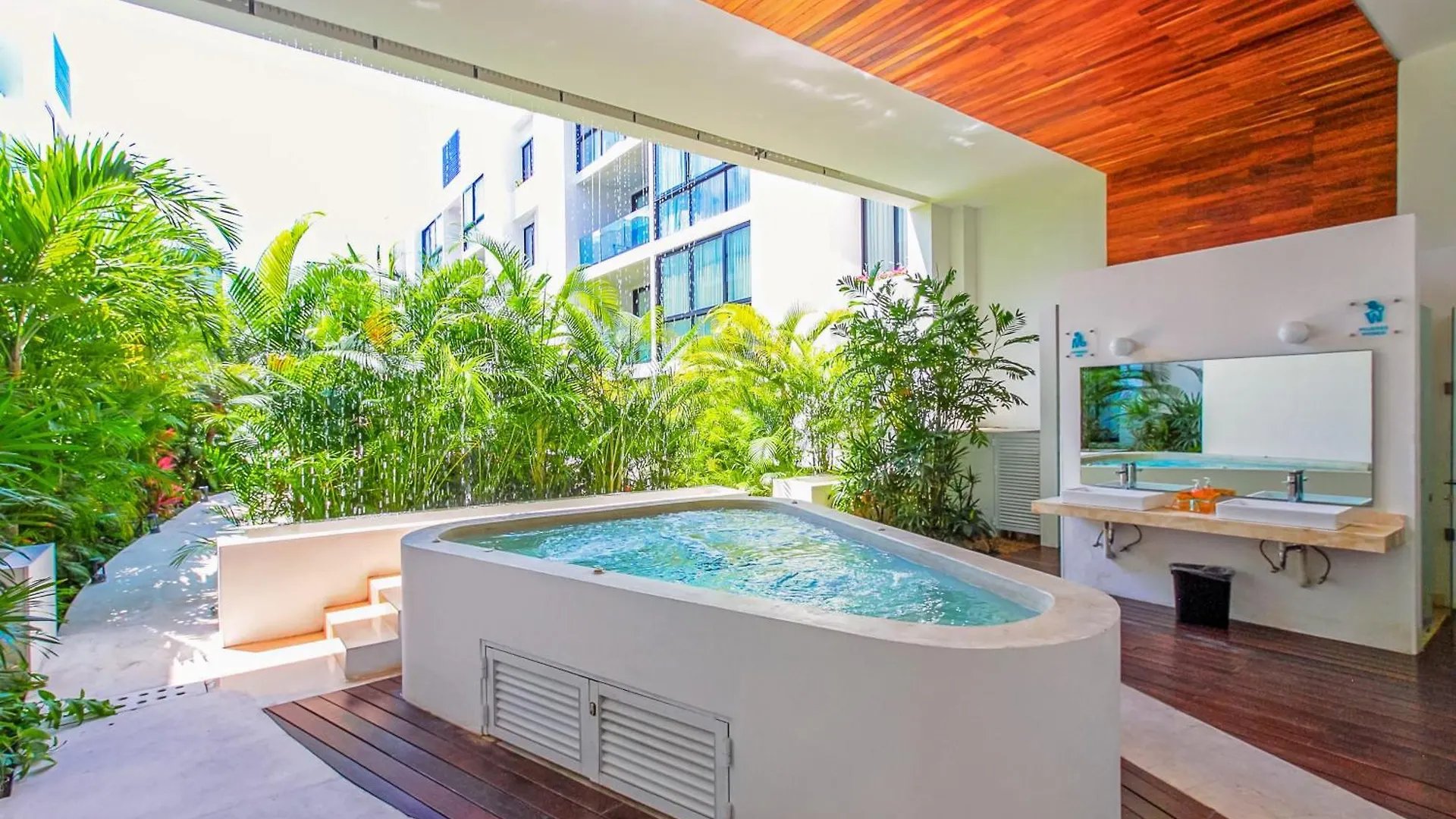 2 Bedroom Condo With Pool In The Center Of Playa Del Carmen - Anah Playa Mexiko