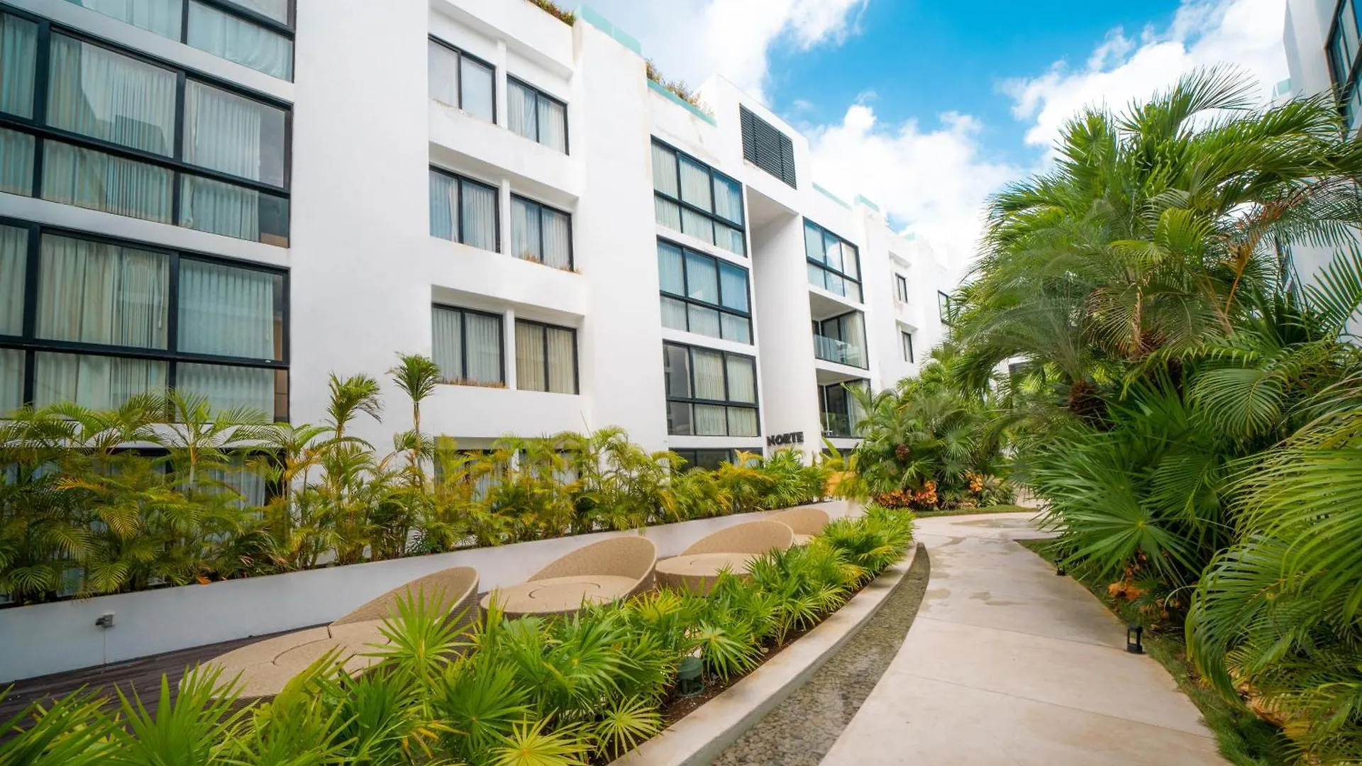 2 Bedroom Condo With Pool In The Center Of Playa Del Carmen - Anah Playa Apartmán