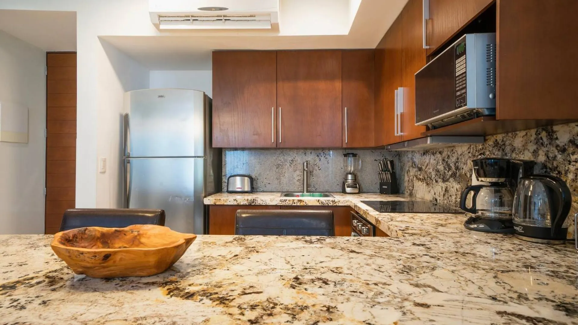 2 Bedroom Condo With Pool In The Center Of Playa Del Carmen - Anah Playa Apartmán
