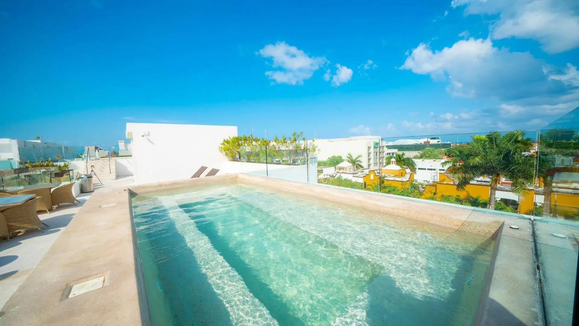2 Bedroom Condo With Pool In The Center Of Playa Del Carmen - Anah Playa
